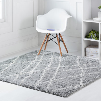 Tapis gris / blanc en polypropylène tissé à la machine