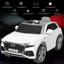 Les enfants montent sur une voiture-62080310