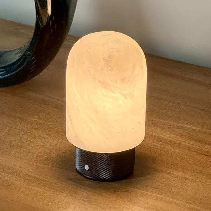 Lampe de table rechargeable moderne en albâtre naturel espagnol avec DEL à intensité variable et sans fil, lampe de chevet en pierre à dôme.