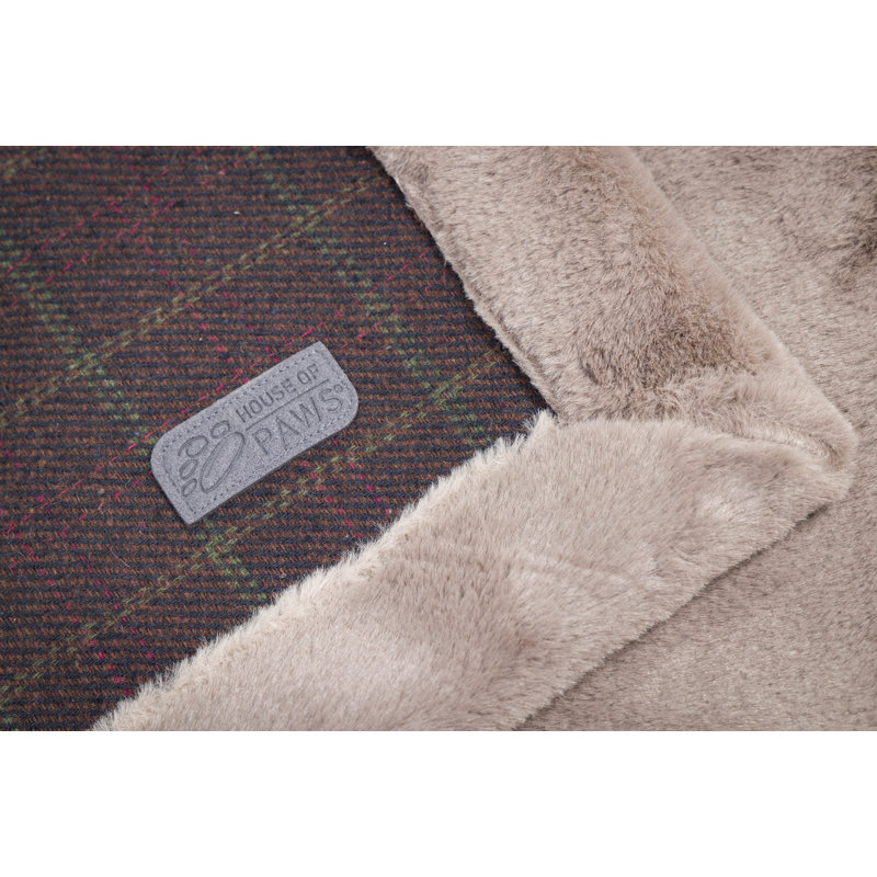Deshondra Plaid Pet Blanket