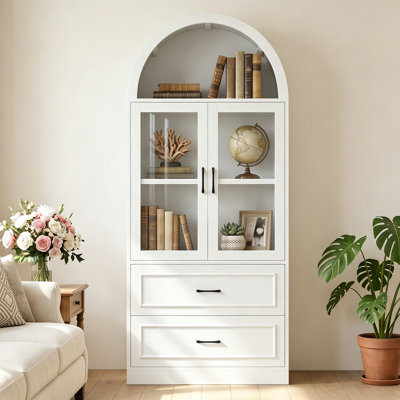 Armoire de rangement moderne et minimaliste arquée avec portes en verre trempé, tablettes fixes à 2 niveaux, 2 grands tiroirs, charnières à fermeture douce et poignées en métal exquis, blanc