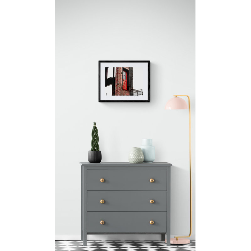 Porte rouge par Alan Scherer, H 17,25 po x l 21,25 po x P 0,875 po