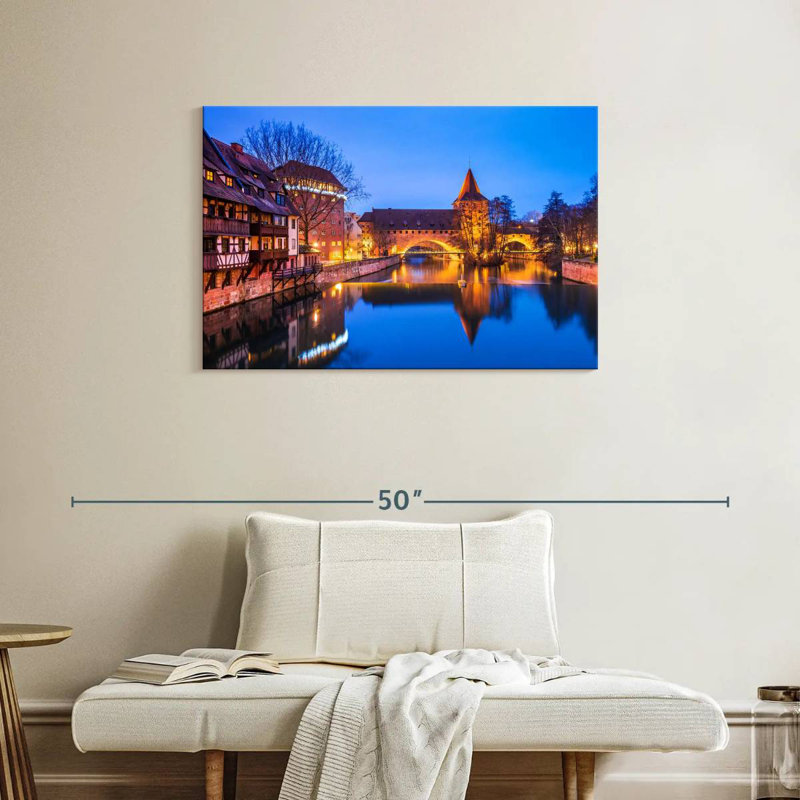 Harpa Nuremberg Glow, 24" H x 36" W