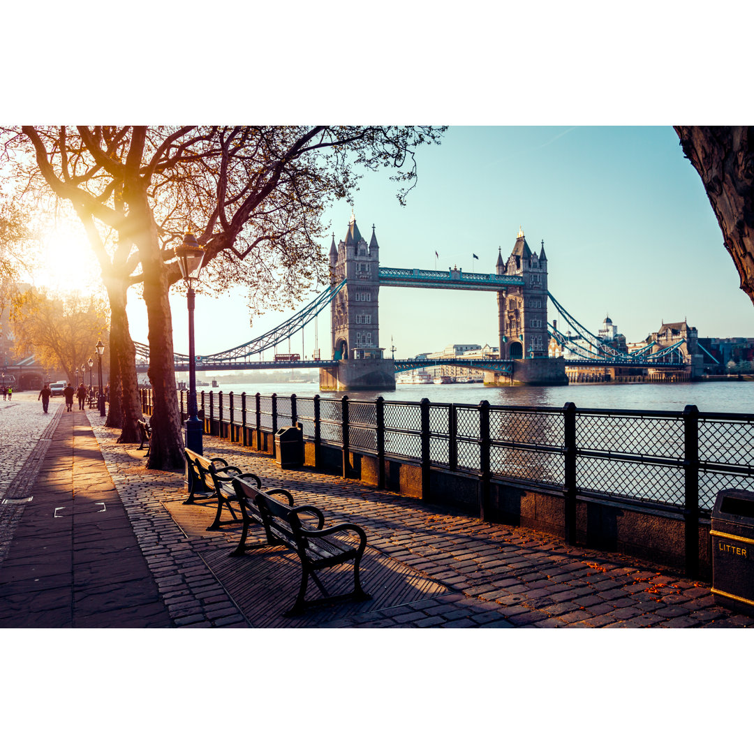 A Boulevard Next To The River Thames von Kbarzycki - Leinwandbilder