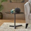  Table d'appoint industrielle ronde en métal avec base piédestal et design minimaliste pour le salon ou la chambre à coucher, brun