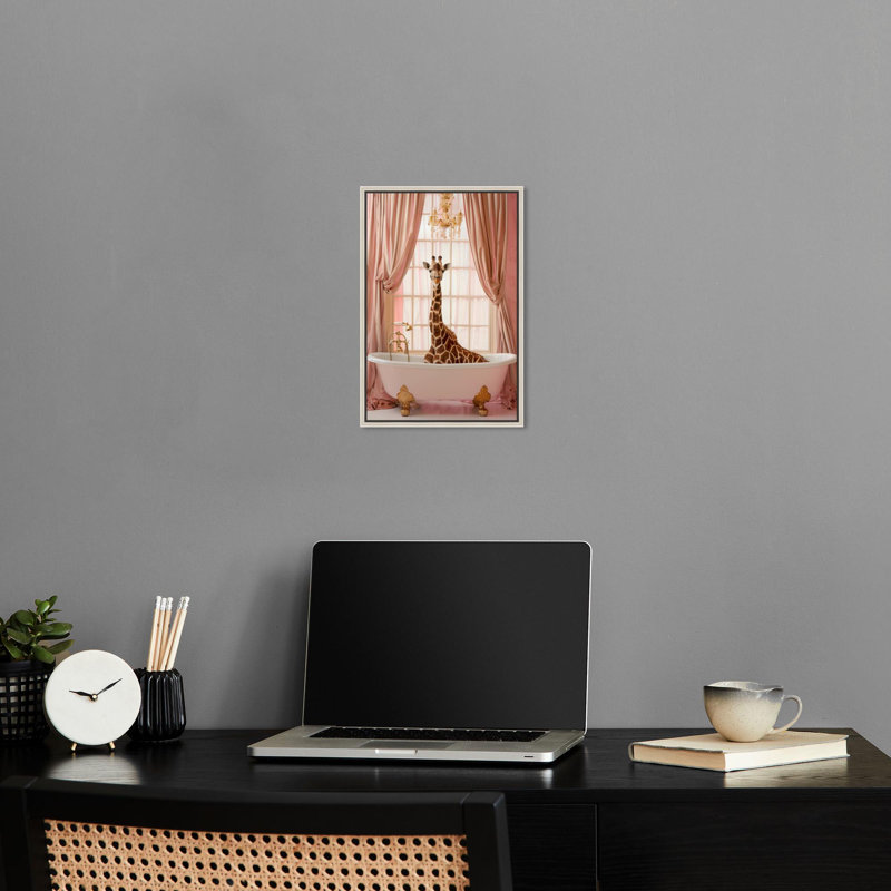 «Elegant Giraffe Bath Canvas Trendy Bathroom Art» par Notoriart, H 16 po x l 11 po, Cadre argenté