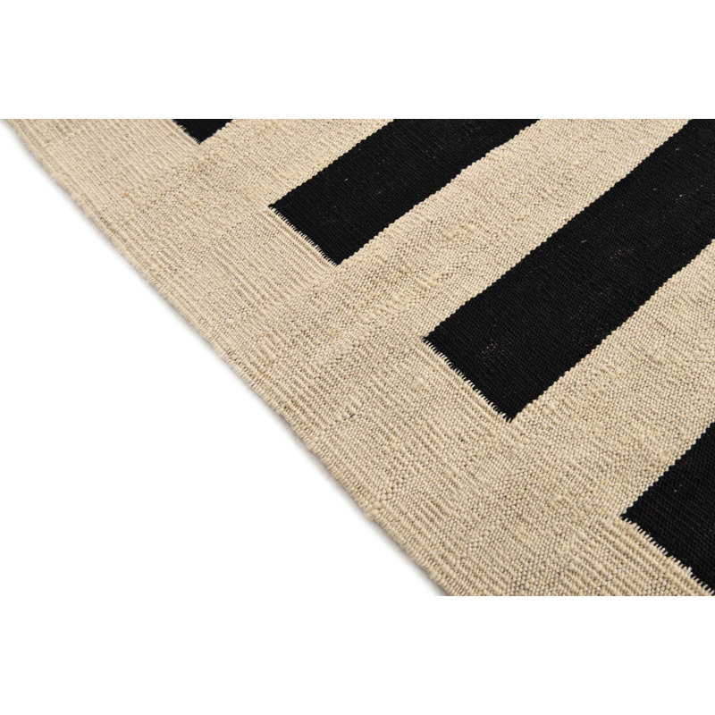 Tapis noir et blanc 5 x 8 Pinkerton