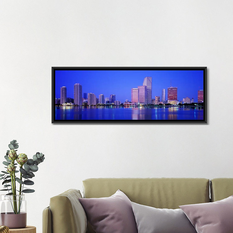 Crépuscule, miami, floride, états-unis-reproduction sur toile tendue, H 16 po x l 48 po x P 1,5 po, Toile avec cadre noir