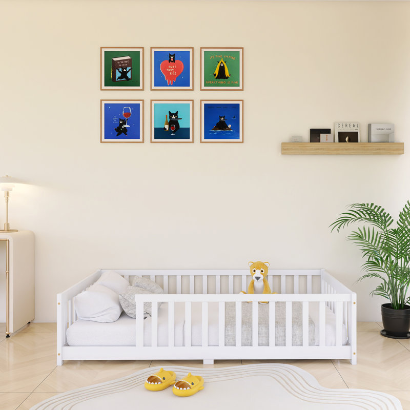 Lit simple au sol avec clôture sans porte, lit en bois d'hévéa avec garde-corps de sécurité, White