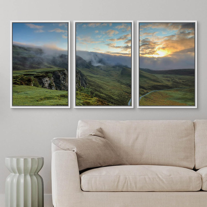 Paysage naturel, lever de soleil sur les vertes collines, matin, lueur, photographie de paysage, réalisme, décor panoramique