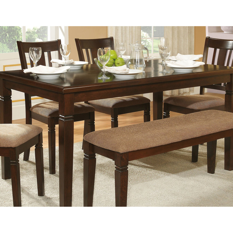 Ensemble repas pour quatre personnes