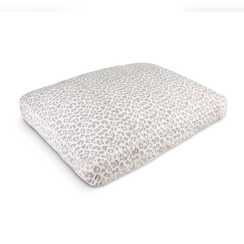 Lit rectangulaire en fourrure synthétique réversible recto-verso avec imprimé léopard des neiges Tucker Murphy Pet ™ rempli de fibre de polyester blanc