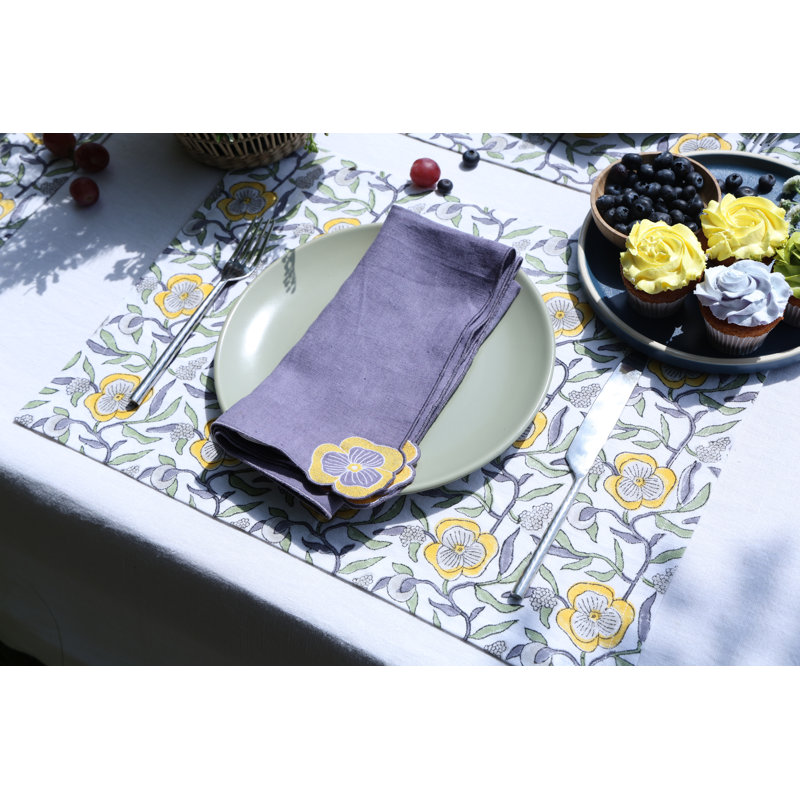 Three Petal Flowers Table Placemat 14x20 Inch, Gold