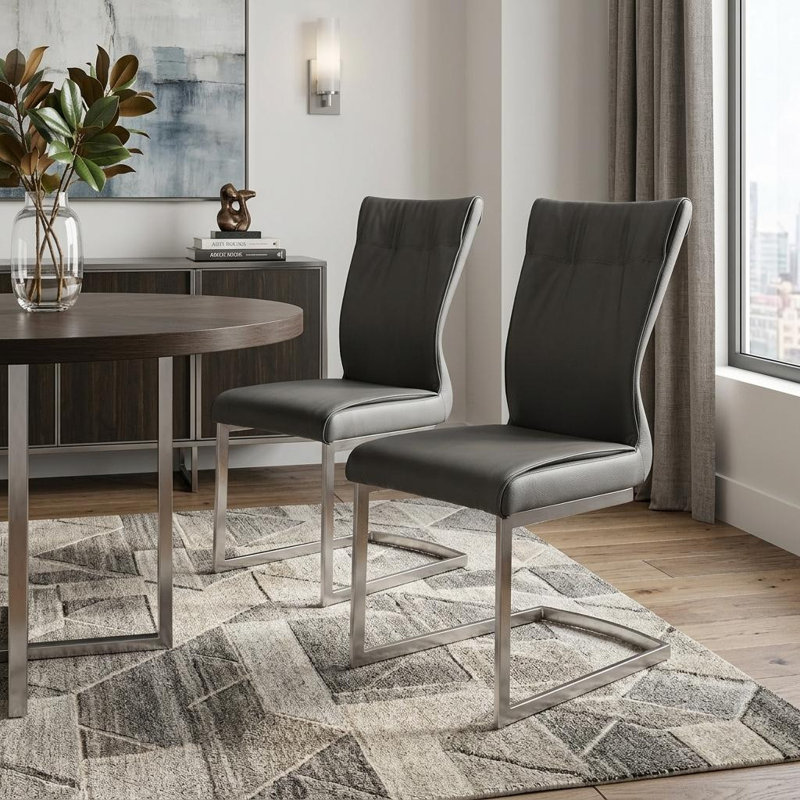 Ensemble de deux chaises d'appoint en similicuir gris et argent, Gris