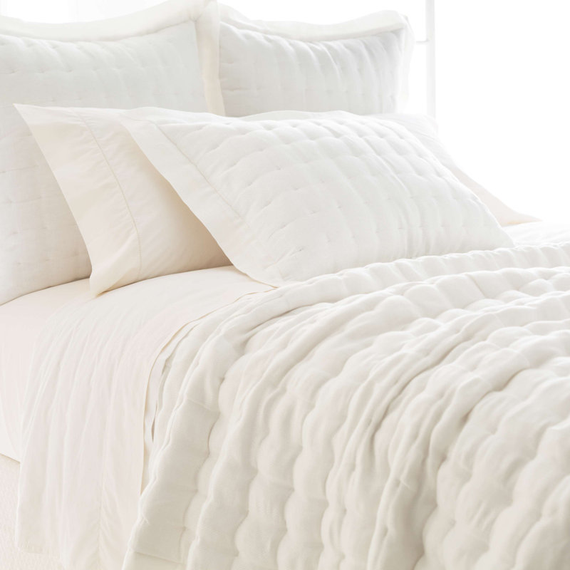 Brussels Quilt, Full/Queen Quilt, Ivory