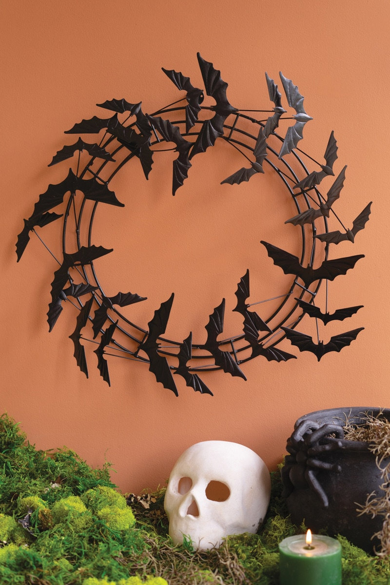  Flying Bat Halloween Wreath – Layered Metal Wire Design 3" H For Door And Wall Display