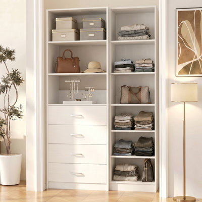 Système de placard avec tablettes ouvertes