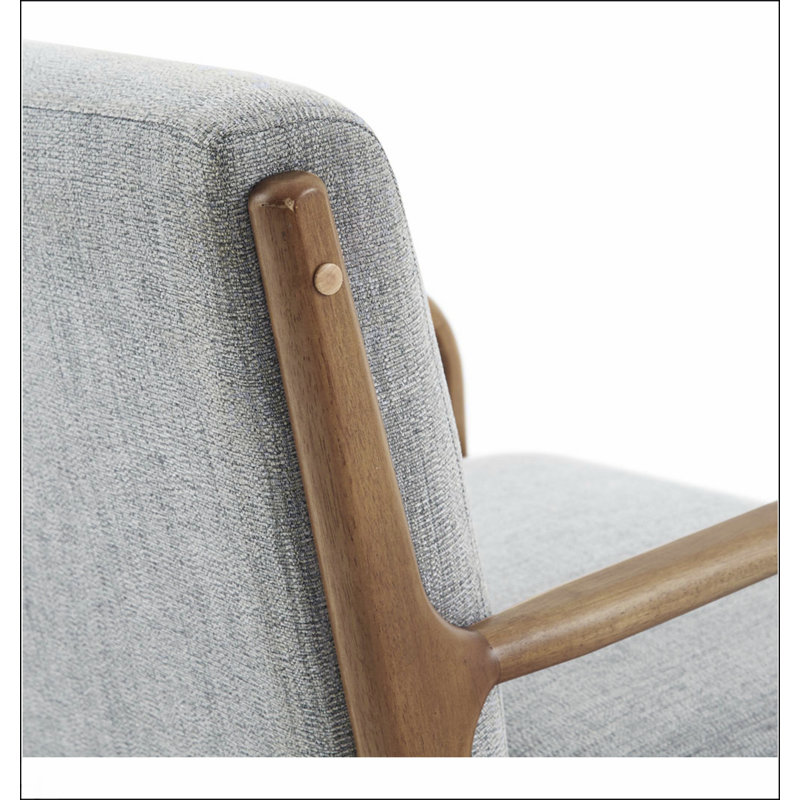 Chaise d'appoint rustique à dossier en rotin avec structure en bois franc massif, parfaite pour ajouter une touche de nature à vos intérieurs.