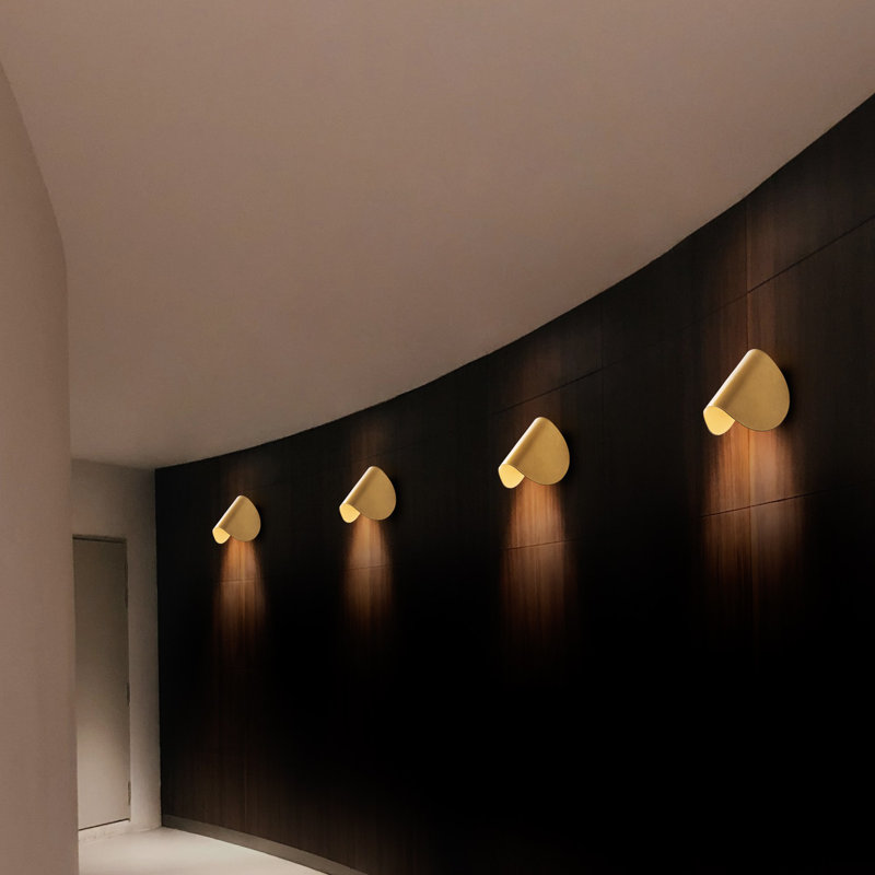 Modern Gold Wall Lamp with Metal Body, 6.7 x 4.7 x 5.1 Inches | 7 cm Base Plate Diameter, 3 cm Height | LED 1W 3000K, IP20 Rated | Stylish Lighting for Home Décor, Glamorous & Novelty Design