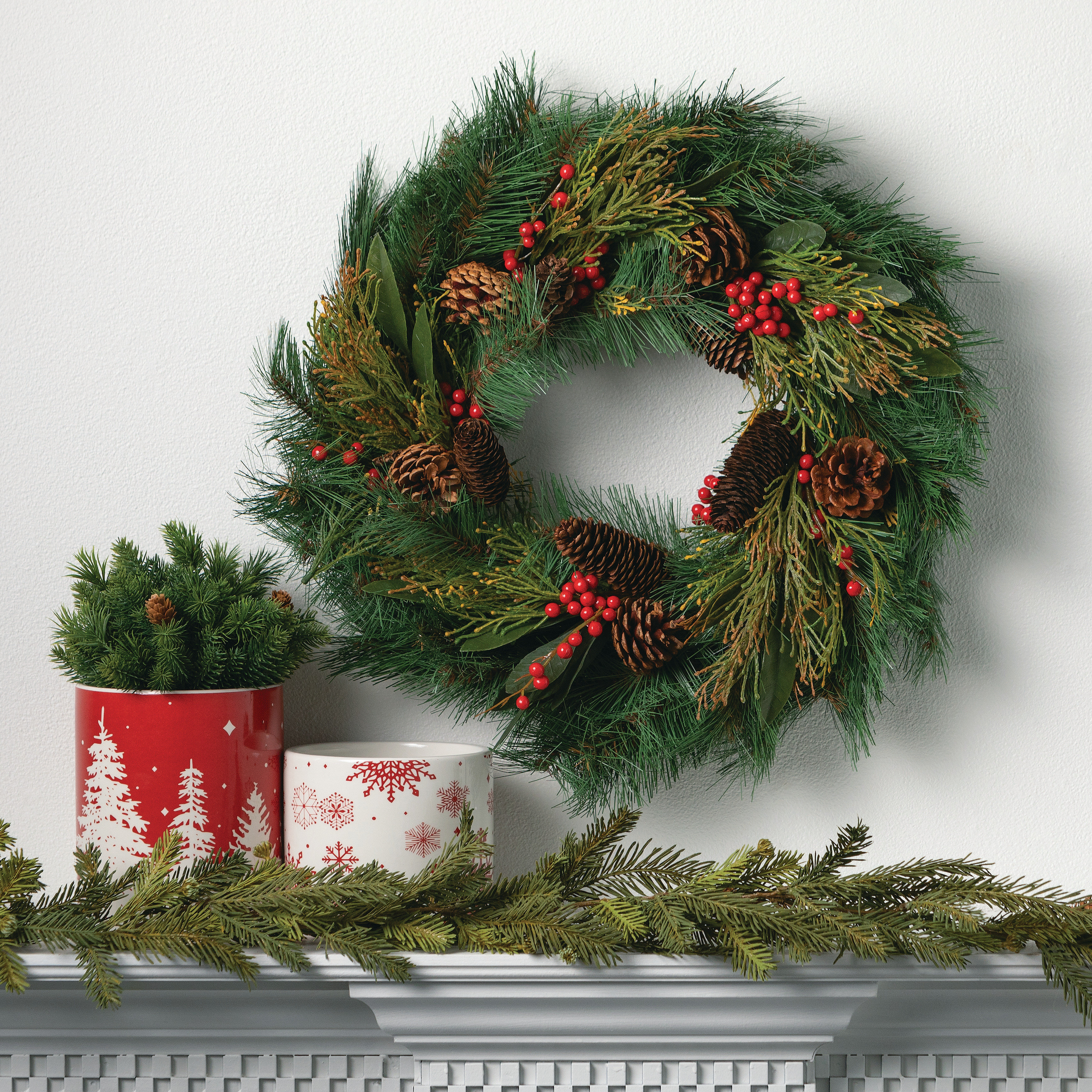 Sullivans 21-in Indoor/Outdoor Green Pine Artificial Christmas Wreath in  the Artificial Christmas Wreaths department at