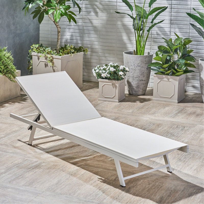 CHAISE LOUNGE