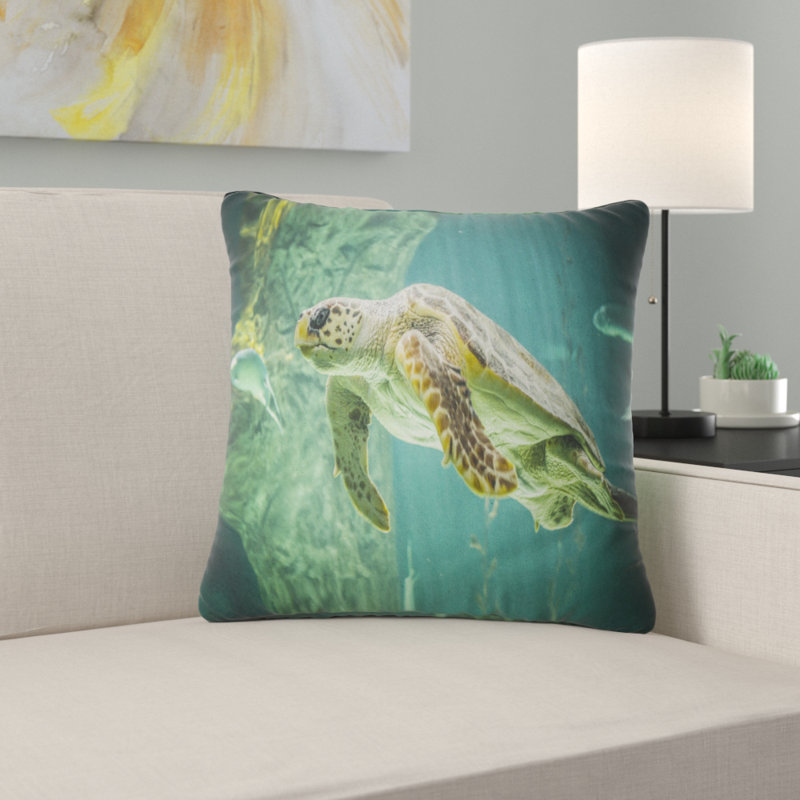 Grande tortue nageant - Coussin imprimé animal, 16 po x 1 po, Coussin décoratif