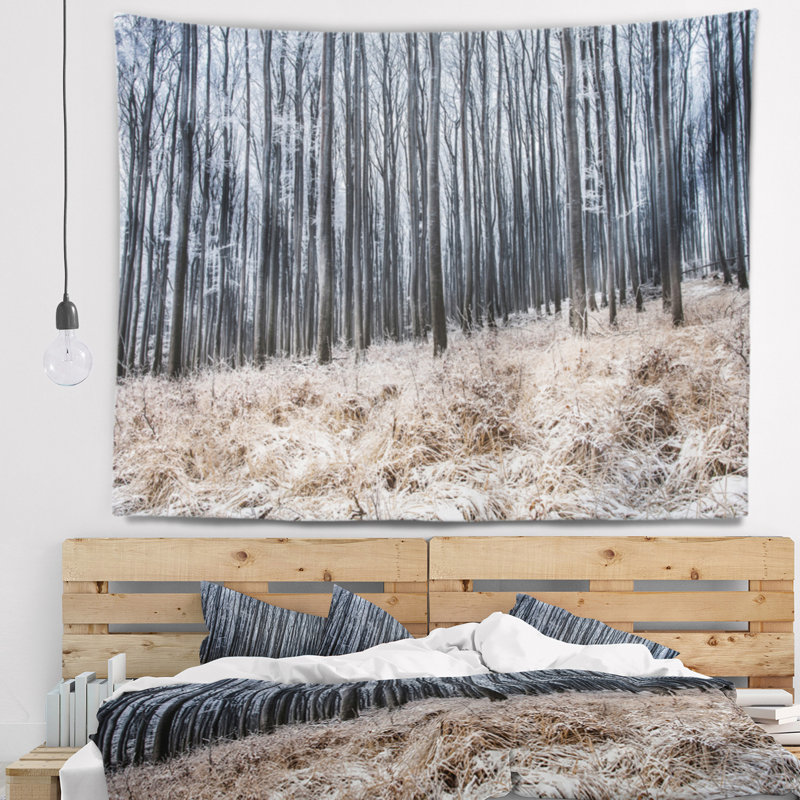Tapisserie «Moody Cold Forest with Thick Woods», H 32 po x l 39 po