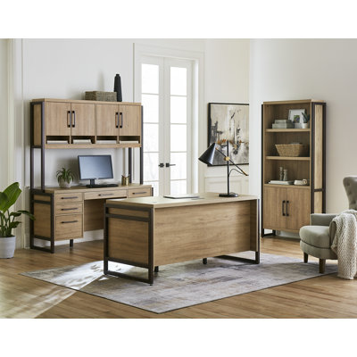 Aukse Executive Desk with Power Outlet