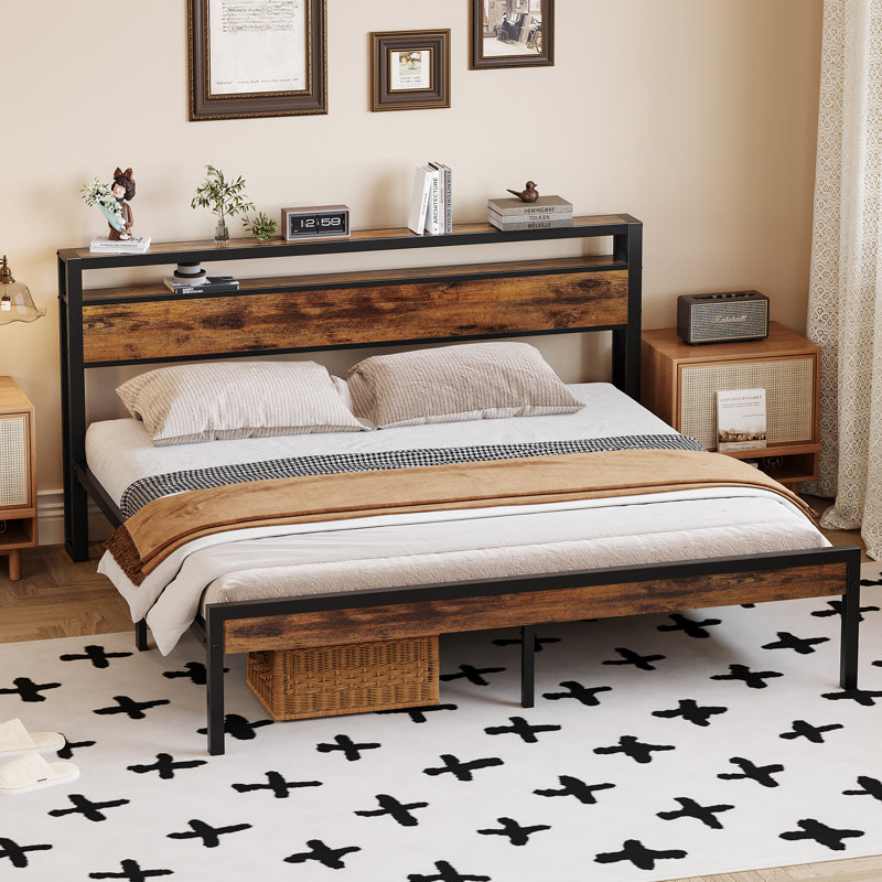 Structure de lit très grand avec tête et pied de lit en bois, lit plateforme en métal, capacité de 1 000 lb, convient pour un matelas de 80 po x 76 po, assemblage facile et conception sans bruit