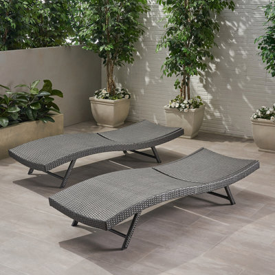 CHAISE EN PE WICKER