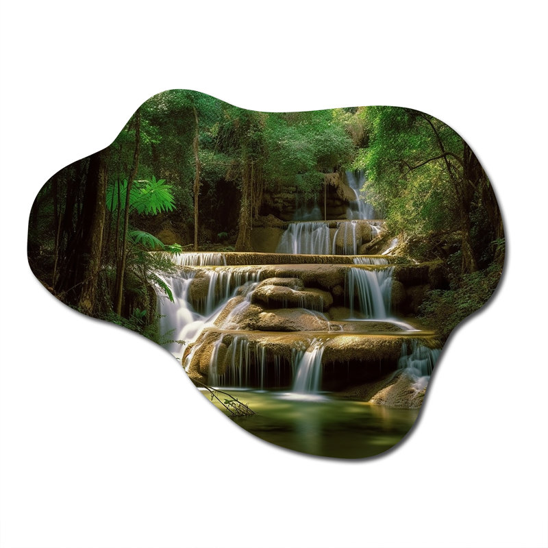 Sculpture murale cascade dans une forêt dense I - montagnes en forme de nuage, H 27 po x l 35 po