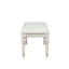 Banc traditionnel en métal avec finition argentée, boutons ronds ornés de boutons capitonnés à boutons de losanges qui ajoutent un look classique, blanc crème