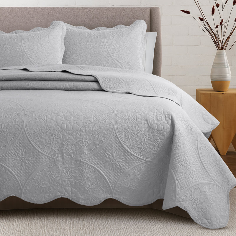 Floral Embossed Quilted Bedspread Set, Oversized and Lightweight Bedding Set with Pillow Shams, Silver