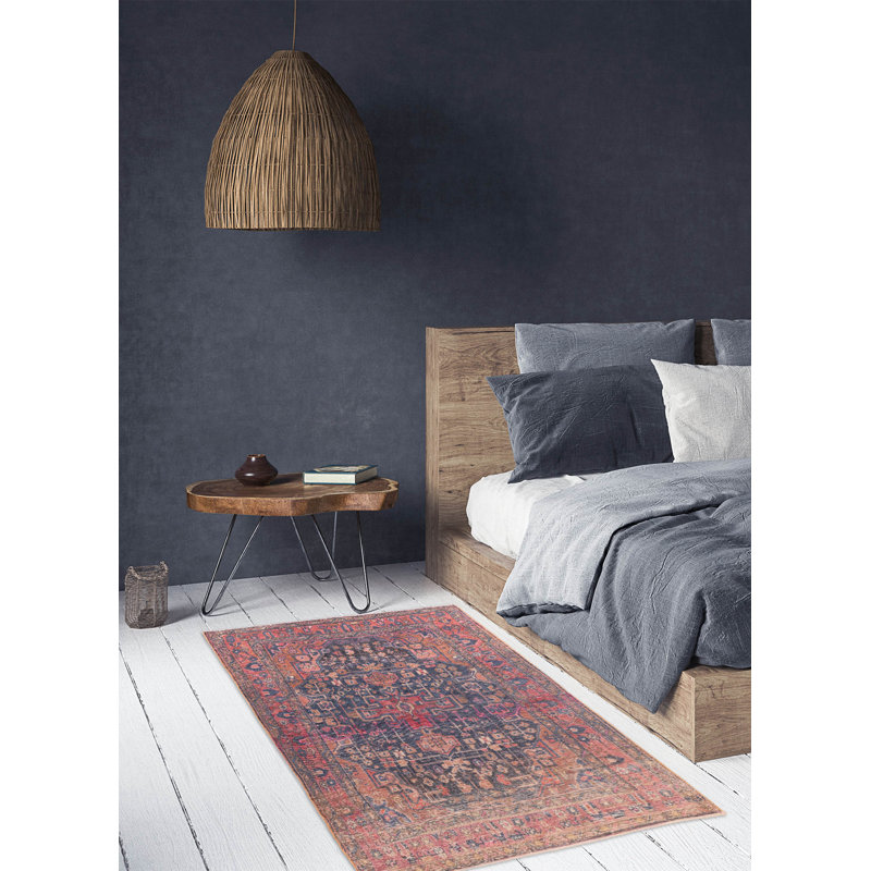 Tapis bleu marine Antalya 4 pi 6 po x 6 pi 8 po