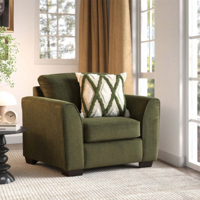 Fauteuil de salon Marvella avec revêtement en chenille Mosswood et coussin décoratif texturé, alliant confort et élégance moderne.