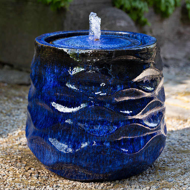 Fontaine de poterie émaillée Rumba, 33.75" H x 21.75" L x 21.75" D