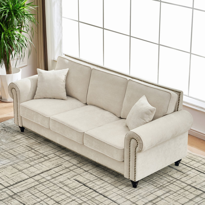Canapé Chesterfield à accoudoirs roulés avec tête de clou 85,62 po Gillianne, Beige