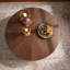 Table basse ronde fabriquée à la main avec motif en relief