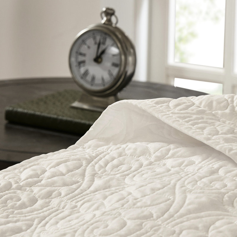 Couvre-lit réversible en crème, format king size - Garnissage en coton prélavé pour un sommeil réparateur - Matelassage élégant - Grande taille pour bien couvrir le lit - 2 taies d'oreiller incluses - Un repos apaisant et raffiné