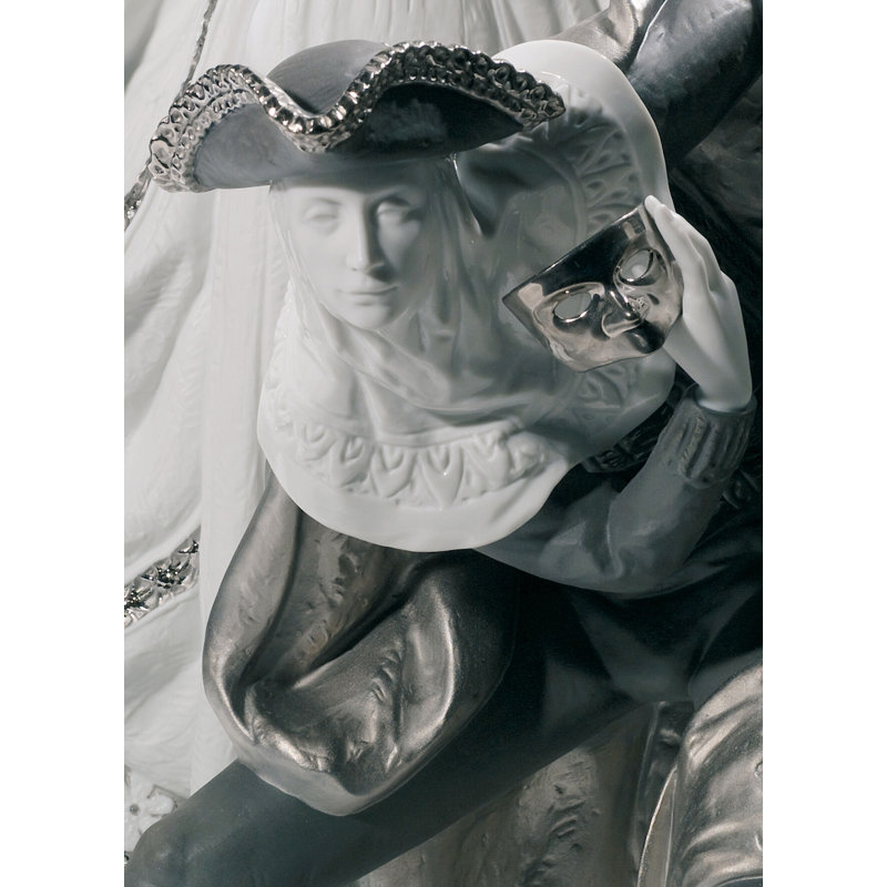 Venetian Carnival Couple Statue, White/Black