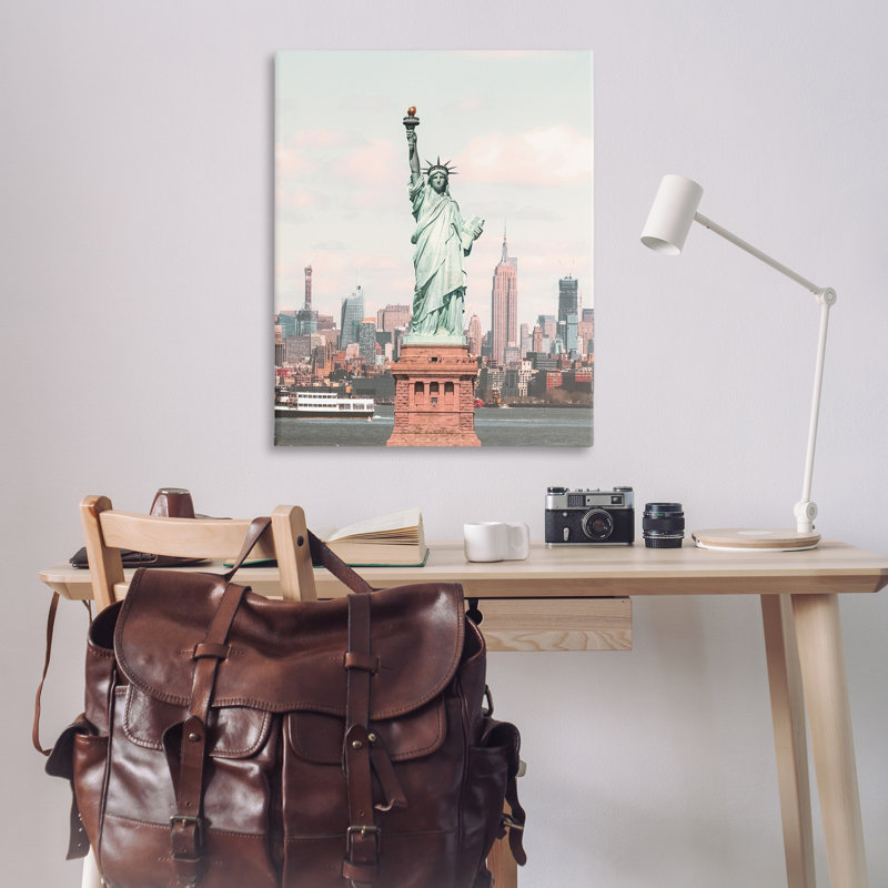 Statue de la Liberté, art mural sur toile Skyline par Nataly White, H 48 po x l 36 po