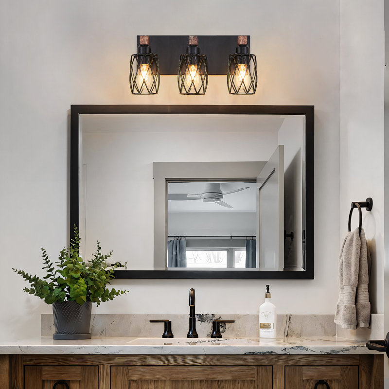 Éclairage pour meuble-lavabo industriel 3 lumières en bois et métal noir avec abat-jour en maille, Trois lumières
