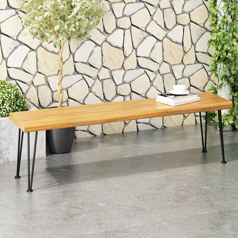 Banc industriel moderne avec pieds rectangulaires en bois et lignes élégantes