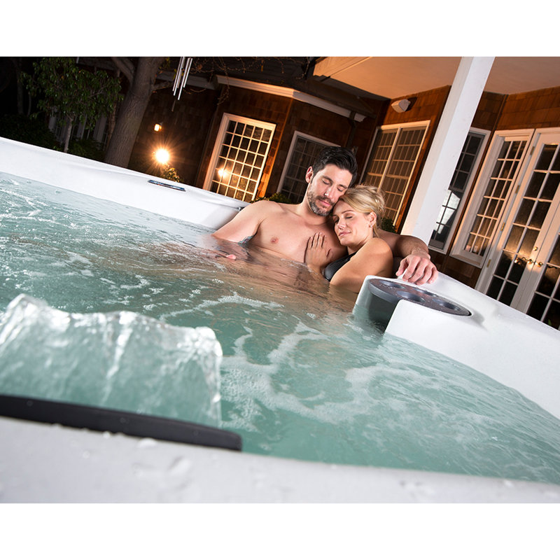 Lifesmart Arctic White 5-Person 23-Jet Spa with LED Light