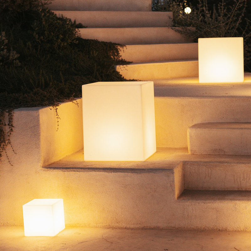 Cube illuminé - Tabouret multifonctionnel, lumière ambiante ou lumière de paysage. USB rechargeable.