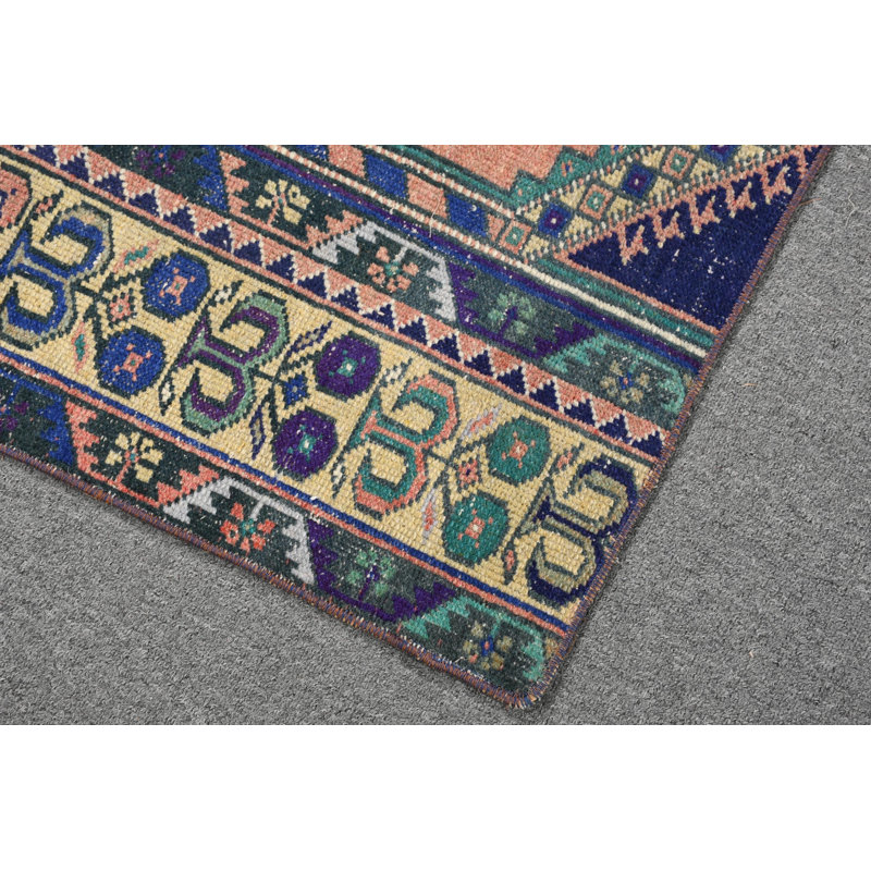 Tapis traditionnel turc en laine tissé à la main avec des motifs géométriques pour une décoration intérieure élégante