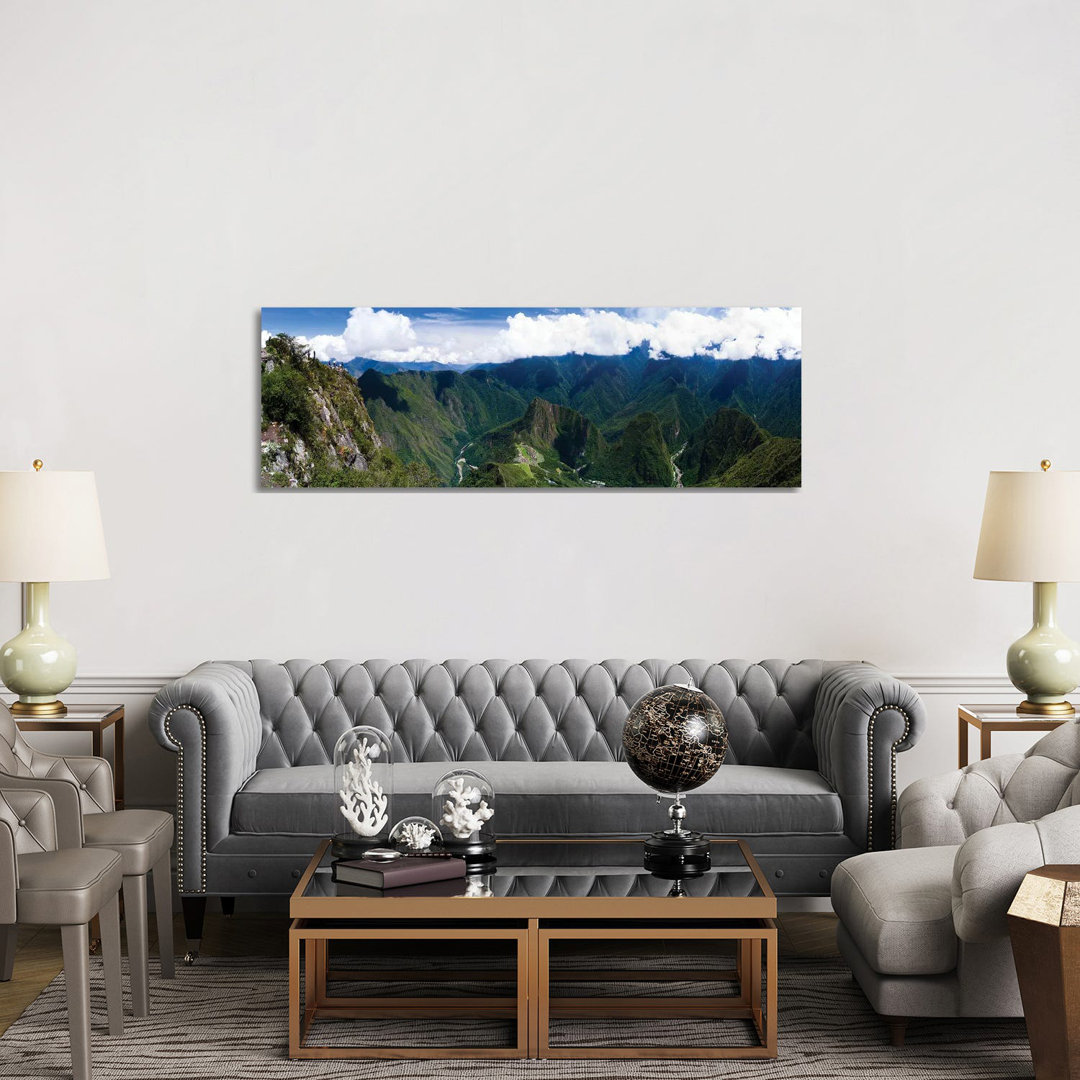 Incan Ruins Of Machu Picchu And Huayna Picchu Peak, Aguas Calientes, Peru, South America 1PC6