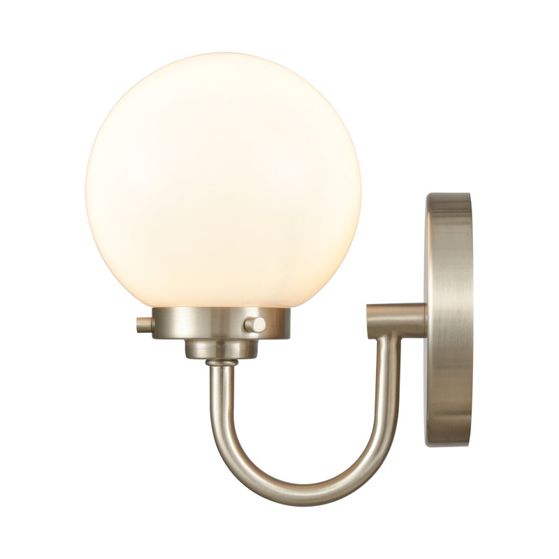 Applique murale 1 lumière de 8,5 po de hauteur Fairbanks - nickel brossé et opale, Nickel brossé / opale