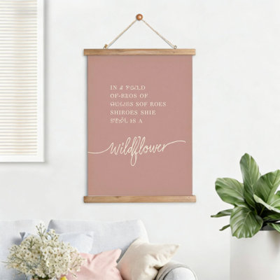 Citation minimaliste de fleurs sauvages, art mural volute suspendu, cintre en bois intégré, 16 x 24