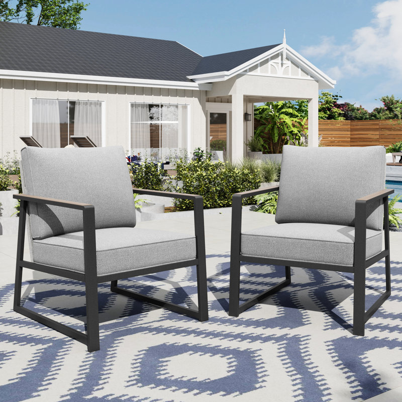 Chaise de patio en métal avec coussins